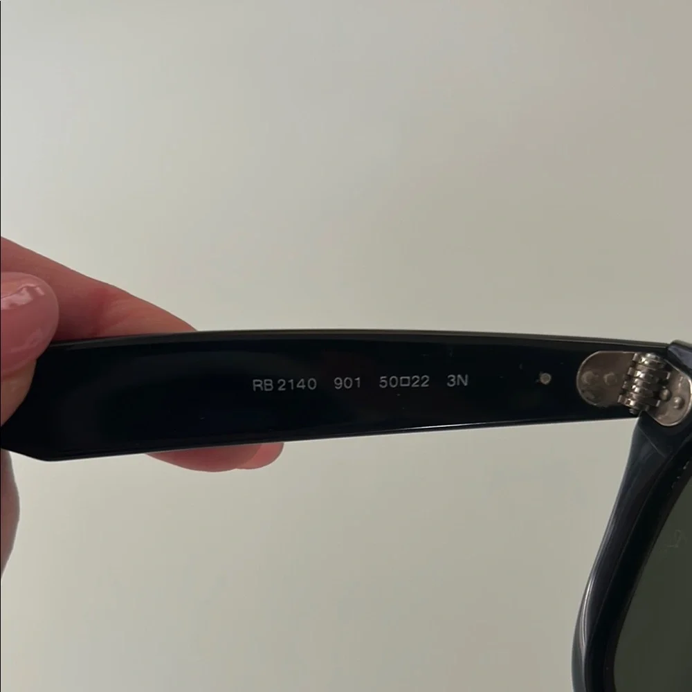 Ray-Ban Black Wayfarer Sunglasses - Picture 4 of 6